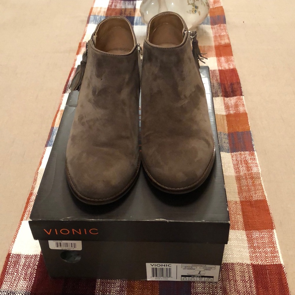 Vionic Joy Serena suede boots Size 8.5
